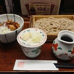 蝦夷前そばと豚丼 北堂 - 蕎麦とミニ豚丼セット ¥900