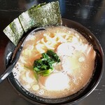 BAYSIDE RAMEN KINJI - 醤油とんこつラーメン＋味玉