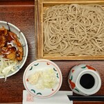 蝦夷前そばと豚丼 北堂 - 蕎麦とミニ豚丼セット ¥900