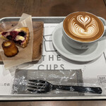 ザ カップス - カフェラテと焼き菓子