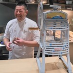 やまぐち - 演技のあと、またなんか面白いこと言って、大爆笑をとってる山口シェフ。