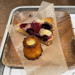 ザ カップス - カヌレとブルベリーチーズケーキ