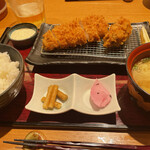 Tonkatsu Shinjuku Saboten - キャベツとご飯、味噌汁おかわりできます
