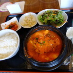 焼肉・韓国料理 KollaBo - ソゴンドン・純豆腐チゲ定食 1000円 (22年8月)