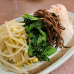 焼肉 山水 - 25年4月　ナムル盛り合わせ