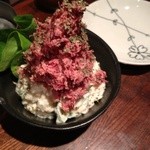 ポテトサラダ　コンビーフ乗せ　３８０円