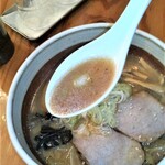 Ramen Gankutsuou - 焼き醤油ラーメン　スープ