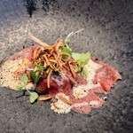 La Brianza - 和牛ブレザオラ根菜リゾットコンテチーズソース10月の仕立て。リゾットがしっかりしていてブレザオラと一緒に食べやすいしリゾット濃厚ソースも濃厚、ブレザオラの旨みととてもリッチな味わい美味♡(๑´ڡ`๑)