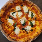 Mash Cafe & Bed NAGANO - ピザ マルゲリータ ハーフ（800円）