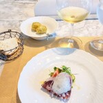 La Brianza - 和歌山県産鰹カルパッチョ柑橘の泡と。厚切りの鰹の食べごたえたっぷり嬉しい(*˘︶˘*).｡.とにかく炙りの香りが大好きほんとに風味いいのよ〜