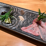 肉割烹 無膳福助 - 甘いお醤油、塩昆布を刻んだもの、梅塩、わさび　お好みで❤︎