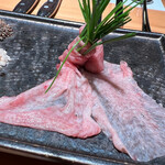 肉割烹 無膳福助 - なにわ黒牛の牛タンの昆布締め