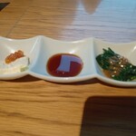 KINKA sushi bar izakaya - これでスタート。左は湯葉。美味しい。