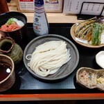 水沢うどん 水香苑 - 【2022.10.4(火)】Bランチセット(小・醤油だれ・ざるうどん＋マグロトロロ丼＋天ぷら)990円