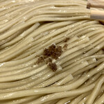 麺屋鈴春 - 最初は藻塩で昆布水と小麦粉の香りを確かめて