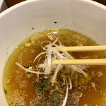 麺屋鈴春 - 薬味を入れ