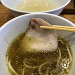 麺屋鈴春 - トッピングと供につけ麺を楽しむ