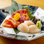 Carefully selected by the board manager! 3 types of sashimi of the day