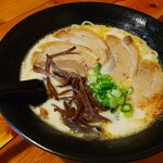 とんこつラーメン たっちゃん - 料理写真: