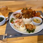 GOHAN-YA あたしんち - おまかせシーフードカレー御膳 2,000円 (税込)。