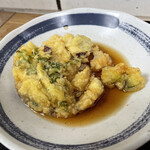 Ekisoba Oomiya - さいたま天は別皿で。温かい蕎麦つゆをかけて下さいました