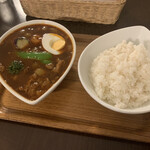 スープカレー屋 鴻 - ビーフ（120g、黒スープ）　1,300円