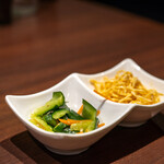 羊貴族・四季香 - 2022.10 お通し（胡瓜の和え物と干豆腐）