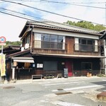 Cin.na.mon - Exterior