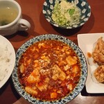 チャイナ家庭料理　丸子 - 麻婆豆腐と鶏の唐揚げハーフセット