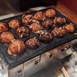 みやたこです - 久しぶりにたこ焼き作ると、意外と難しく、きれいな丸にならない。