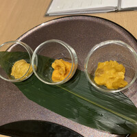 鮨 青海 青山店 - ウニの食べ比べは3種類で十分です。