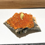 Salmon roe canape (1 piece)