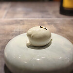 シュヴァル・ドゥ・ヒョータン - 木更津の竹島さんが作る水牛モッツァレラ。40頭の水牛を育て、作りたてを食べてもらうことにこだわり、毎日注文分だけを作っているモッツァレラです。