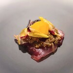 シュヴァル・ドゥ・ヒョータン - 使用している塩は鵜原の理想郷の塩というもの。田井さんという方がこの地の美しさに惚れ込んで塩作りをしているそうです。新月と満月の月2回だけ海水を汲み上げるというこだわりで鰹には満月の塩が使われています。