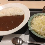 Maikari Shokudou - 松のやとマイカリーが一緒になった店舗だと「プレーンカレーにダウングレードした上で千切りキャベツをトッピング」でキャベツカレー作れるの良い