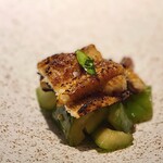 シュヴァル・ドゥ・ヒョータン - 希少な天然鰻。10年位育たないと…みたいです。皮の厚みや弾力、旨味が違いますね。