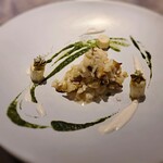 シュヴァル・ドゥ・ヒョータン - いすみ市の沖合いに広がる機械根という漁場のサザエを使った玄米のリゾット。玄米はつるかめ農園の優しい味わいのお米で風味良くサザエと良く合います。