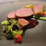 シュヴァル・ドゥ・ヒョータン - 赤ワインソースで旨味を足して、farmあきさんの有機野菜が添えられています。滋味深い美味しさでした。