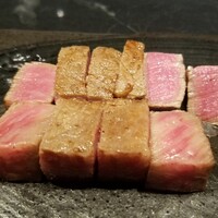 鉄板焼き あさひ - 上から佐賀のヒレ　下　北海道のサーロイン