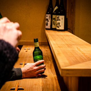 利き酒師が厳選した約70種類の日本酒が自慢