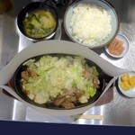 鉄板焼肉・餃子 だだ乃屋 - 