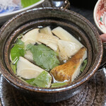 魚料理・寿司 二反田 - 松茸の土瓶蒸し！　1890円。