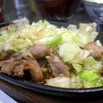 鉄板焼肉・餃子 だだ乃屋 - 