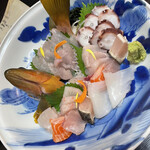 Sakanaryouri Sushi Nitanda - お造り盛り合わせ！　1100〜？円。