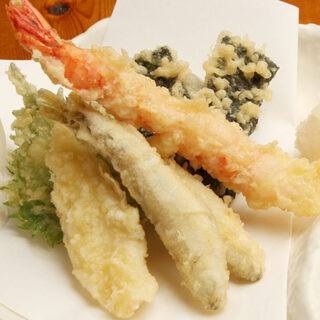“今美味しいもの”だけ！大将が誇る一品料理は酒のアテにも最適