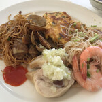 シンガポール・シーフード・リパブリック - パッタイ➰牡蠣オムレツ➰春雨サラダ➰茹エビ➰チキン➰アサリ