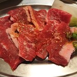 焼肉 ホルモン マルキ精肉 - 