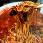 Karamenyamasumoto - 中華麺はやっぱパスタとは違った中華麺の味わい。伸びにくいのかも？やや歯応えのある麺で美味しかった！