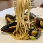 Piccolino - ムール貝と枝豆とフレッシュトマトのアンチョビ風味スパゲッティ