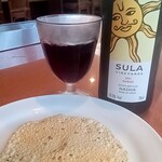 Bini Ta - インドのワインとパパド